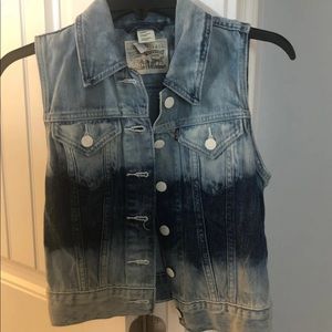 Levi’s denim vest